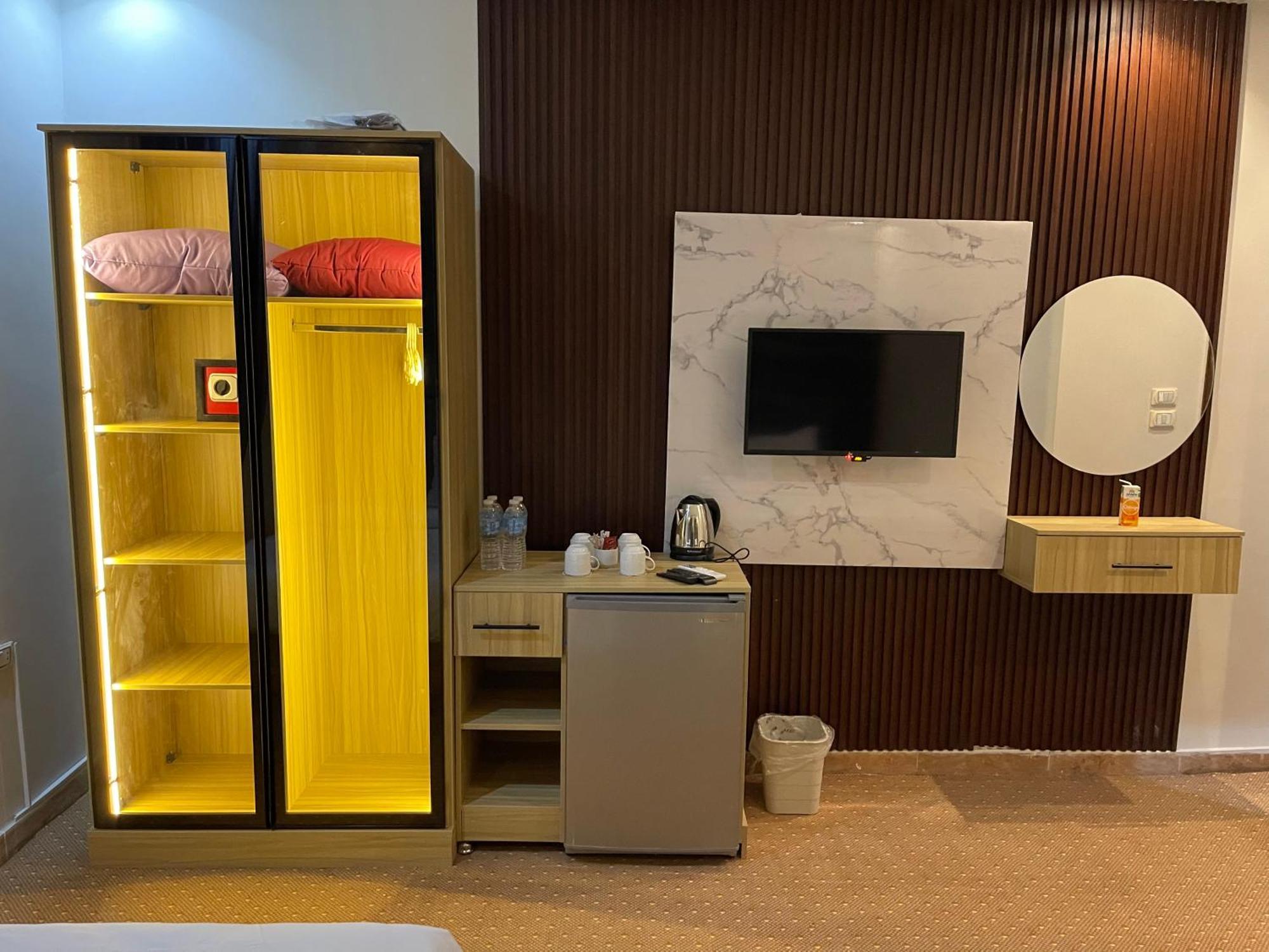 Royal Golden Pyramids Inn Giza Dış mekan fotoğraf